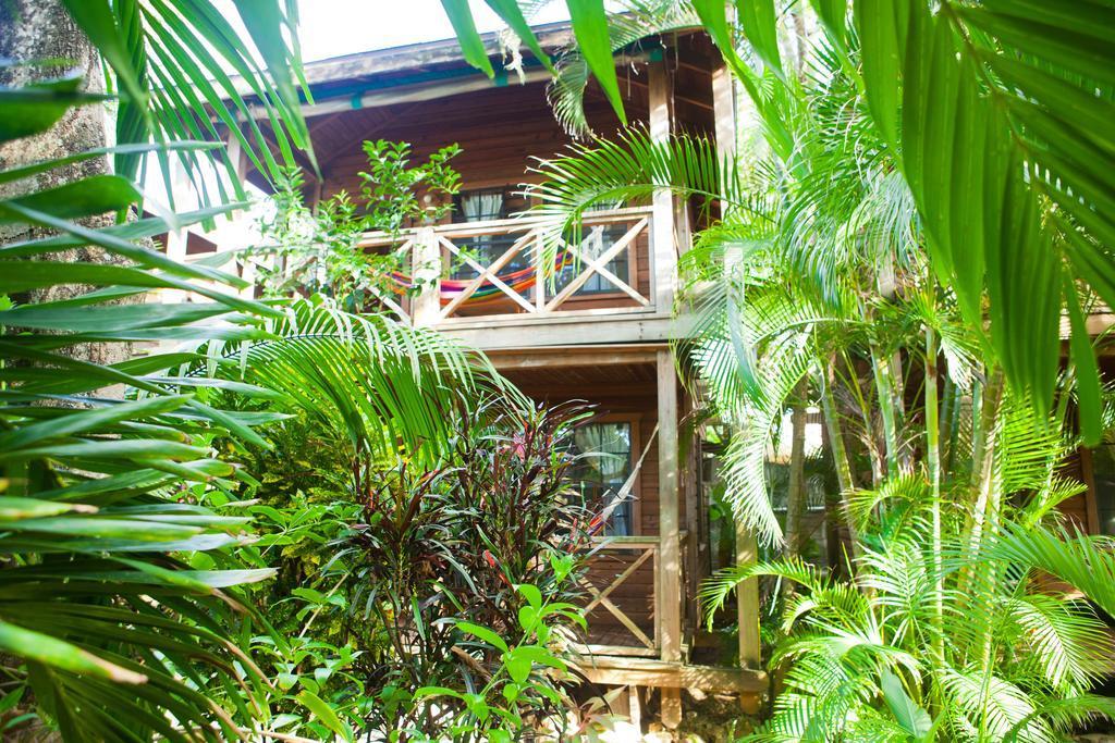 Las Rocas Resort And Dive Center Уест Бей Екстериор снимка