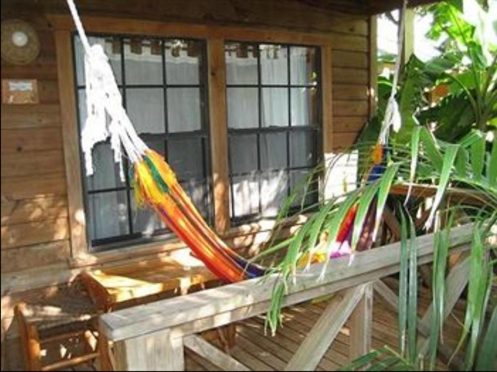 Las Rocas Resort And Dive Center Уест Бей Екстериор снимка