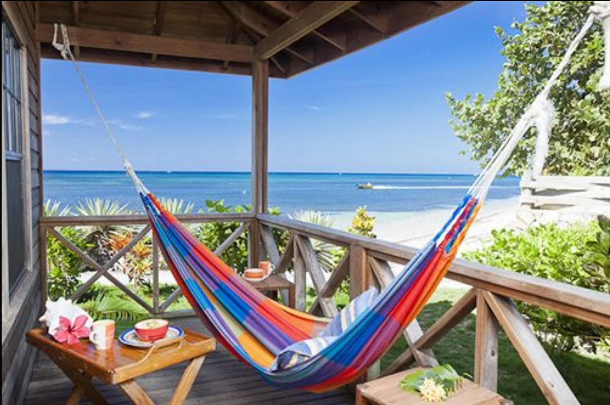 Las Rocas Resort And Dive Center Уест Бей Екстериор снимка
