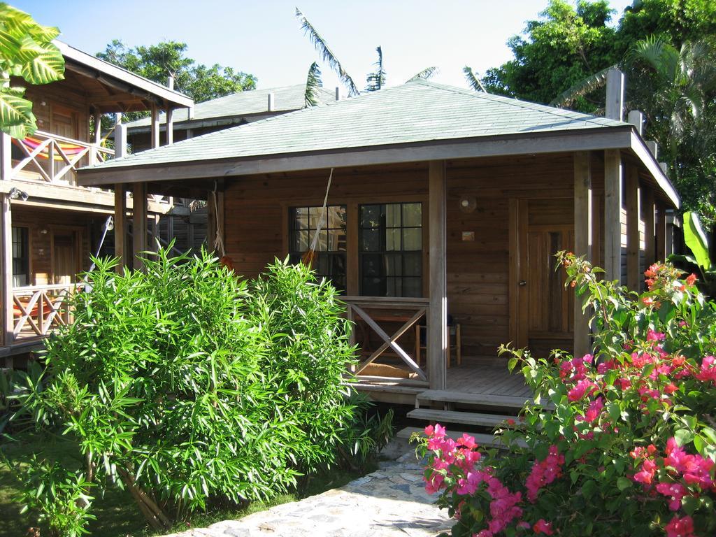Las Rocas Resort And Dive Center Уест Бей Екстериор снимка