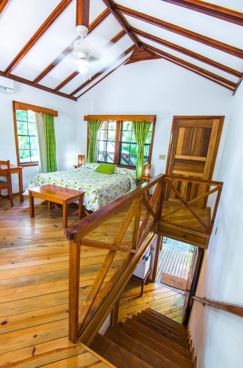 Las Rocas Resort And Dive Center Уест Бей Екстериор снимка